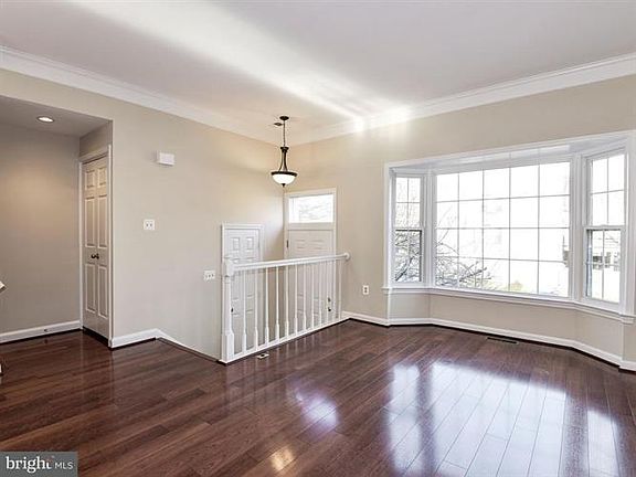 4th image of 3 Lynn Manor Ct
