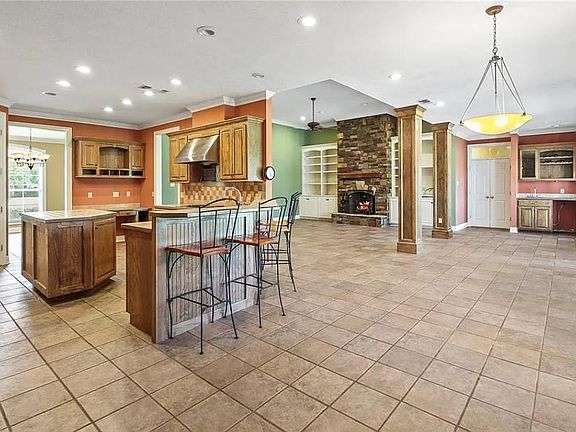 3rd image of 994 Mission Ln #A