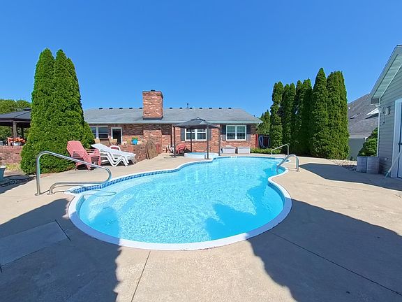 3rd image of 355 Wolf Creek Ct