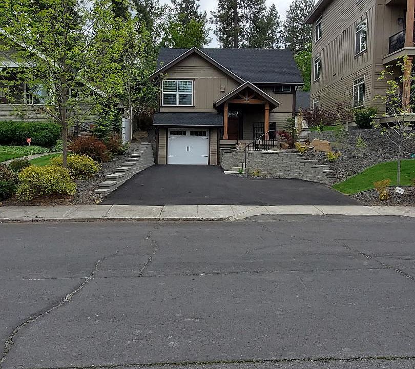 private drive with on street additional parking