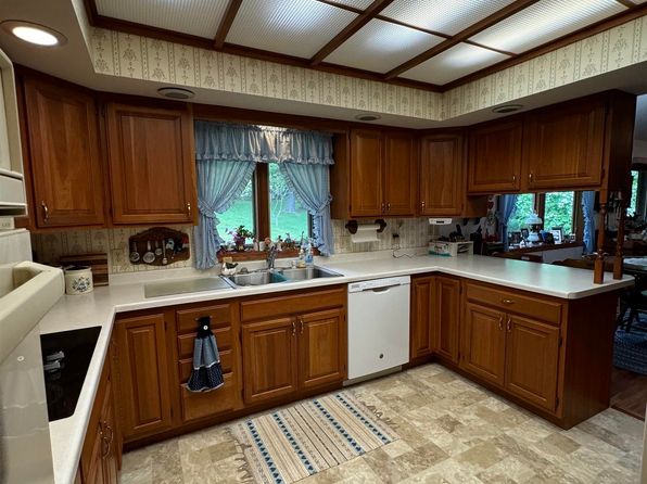 W5940 Springview Dr, Norway, MI 49870