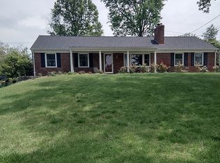 320 Providence Rd, Ballwin, MO 63011