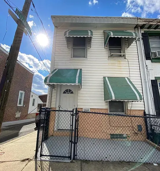 1346 Gillingham St — Photo 3