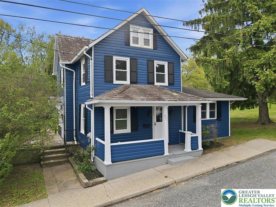 1st image of 221 Diamond St
