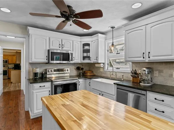 55 Linden Ln, West Greenwich, RI 02817