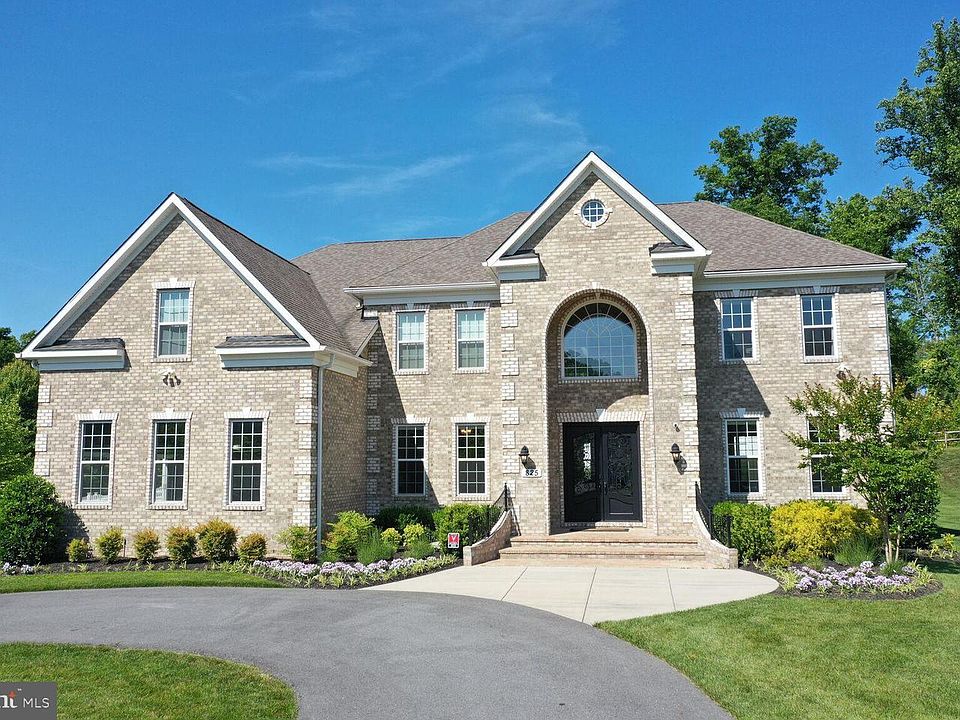 1st image of 825 Lower Barn Way