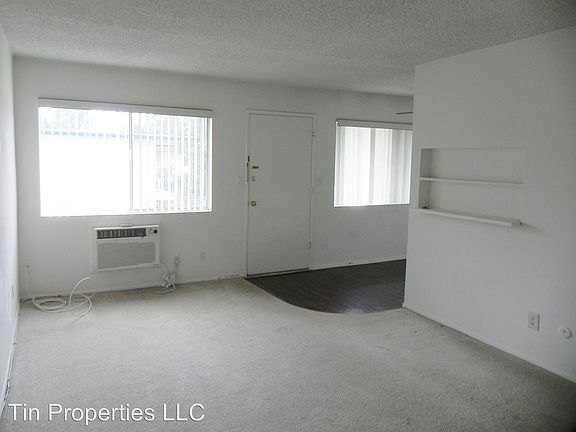 4th image of 100 S Altadena Dr APT 07