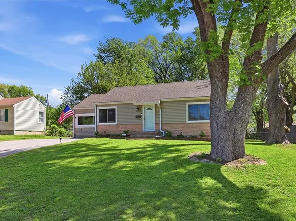 8233 Woodward St, Overland Park, KS 66204