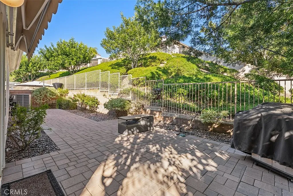 2 bed, 1900 sqft, $4,400 — Photo 4