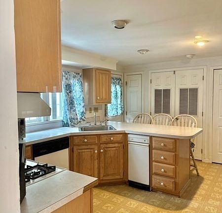 5th image of 15 Trailwood Dr