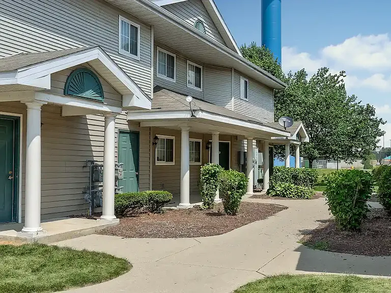 Emerald Park Apartments — Photo 9