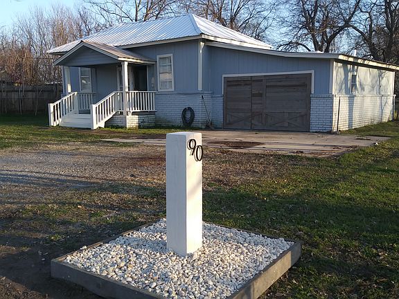 2nd image of 90 SE Lincoln Ave