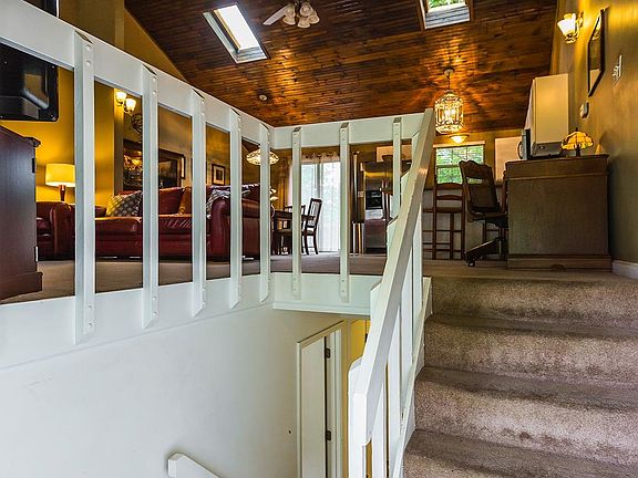 4th image of 392 Woodview Dr