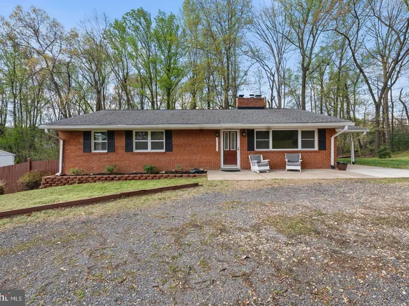 3993 Orange St, Triangle, VA 22172