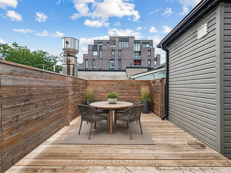 1095 Queen St E #2 — Photo 25