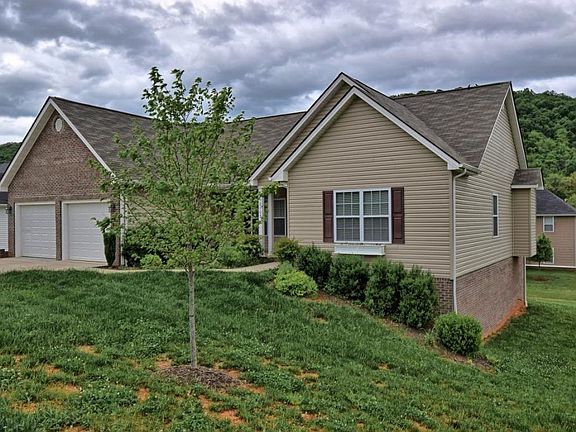 2nd image of 2105 Falling Leaf Dr
