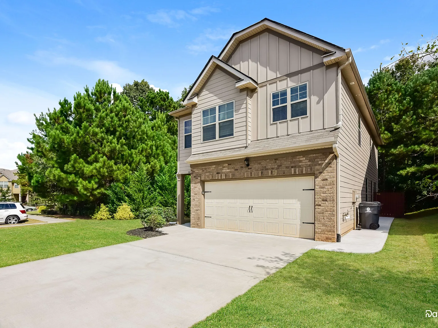 4 bed, 2.5 bath, 2172 sqft, $2,570 — Photo 2