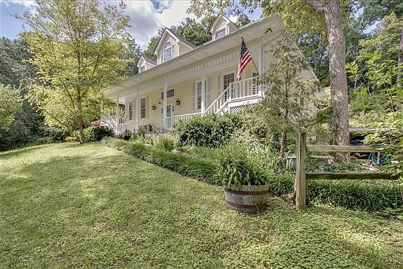 1st image of 307 Pond Dr