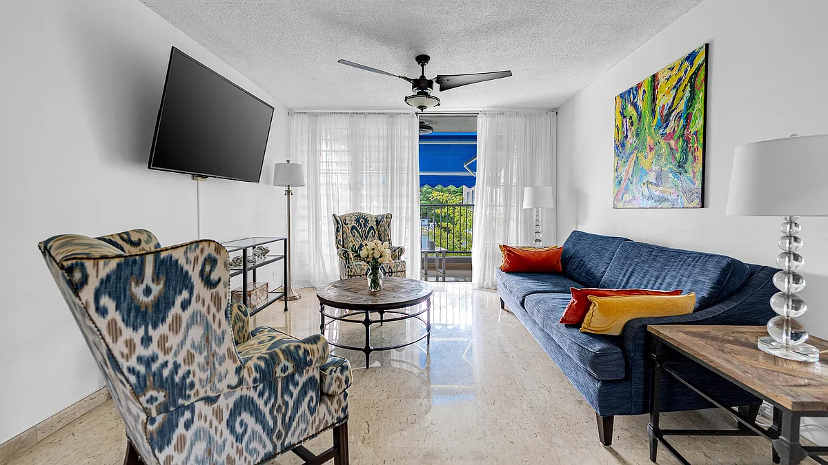 Building Photo - 85 Caribe