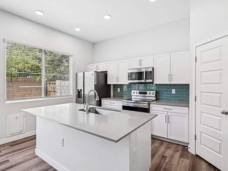 Baseline on 16 — Photo 34