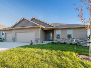 15 Camden Rd, Iowa City, IA 52245