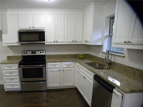 4th image of 3033 Portales Dr