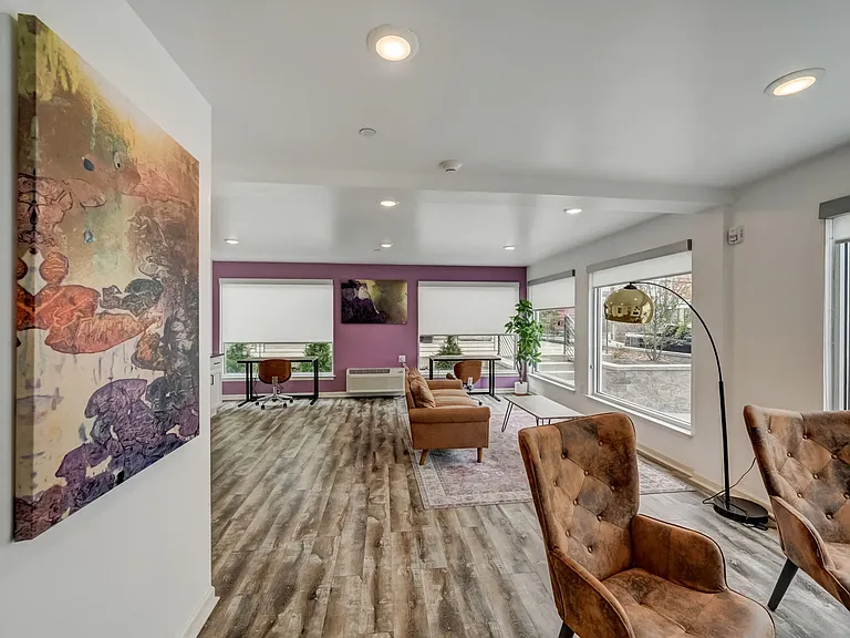 Lilac Pointe — Photo 11