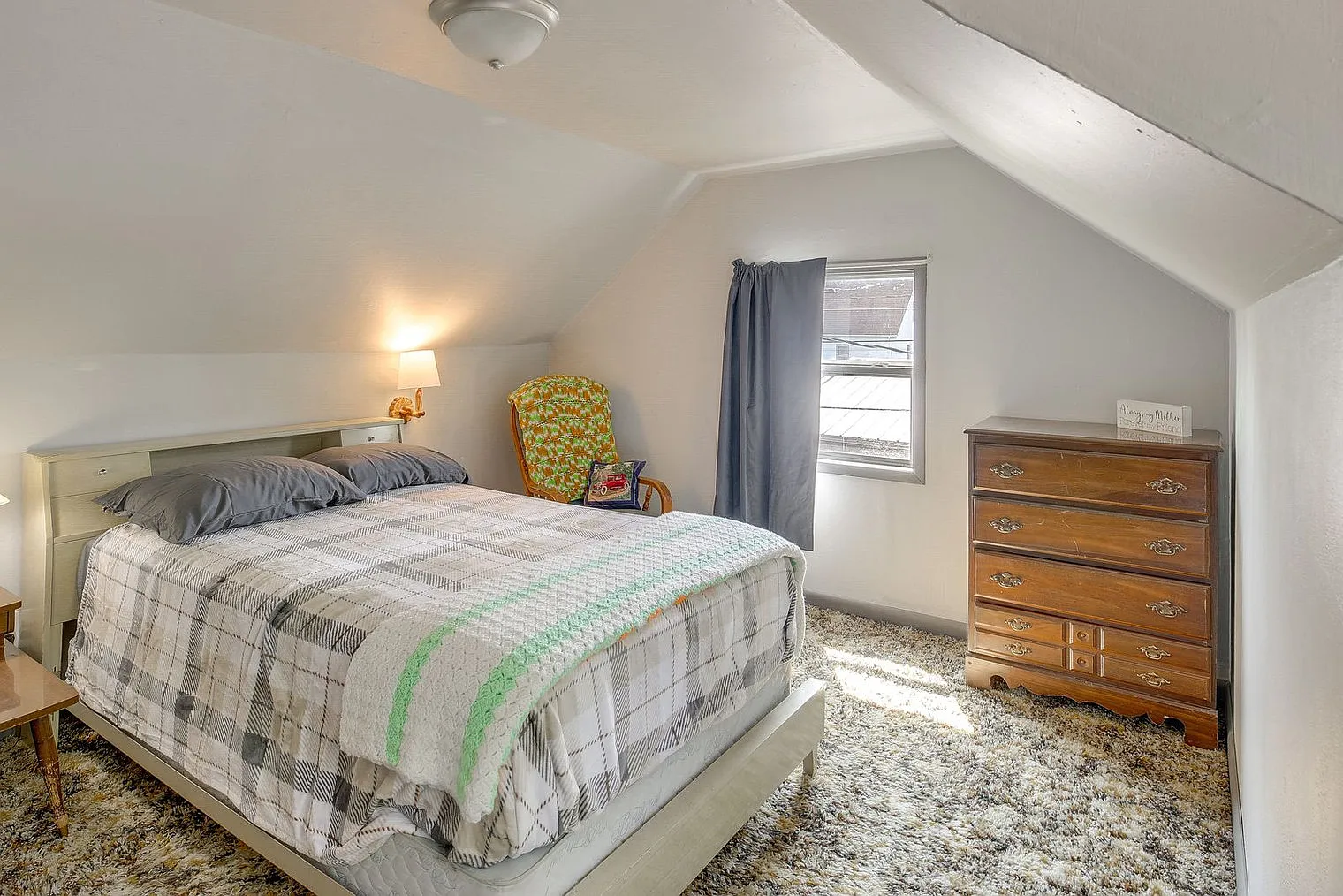 4 bed, 2.0 bath, 785 sqft, $4,096 — Photo 4
