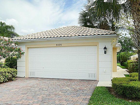 Home For Sale In Villagewalk