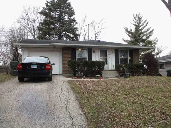 2320 Springhill Ln, Lindenhurst, IL 60046