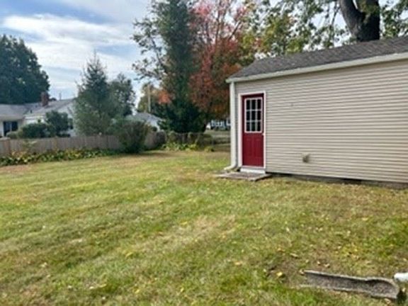 4th image of 76 Helen Cir