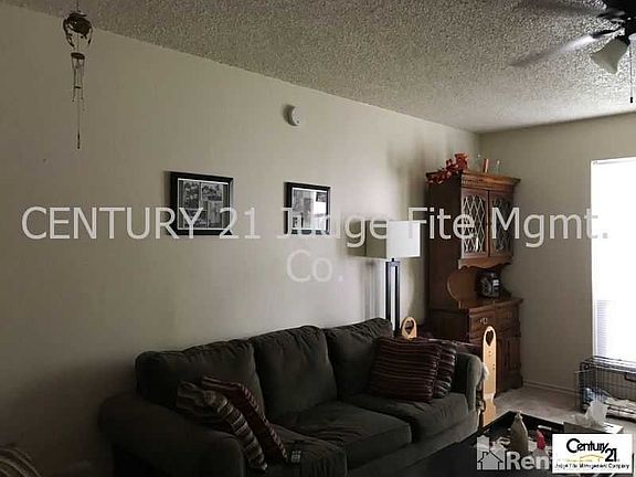 3rd image of 2213-2215 Vanderbilt Ct