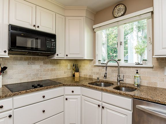 4th image of 1028 Rustling Oaks Dr