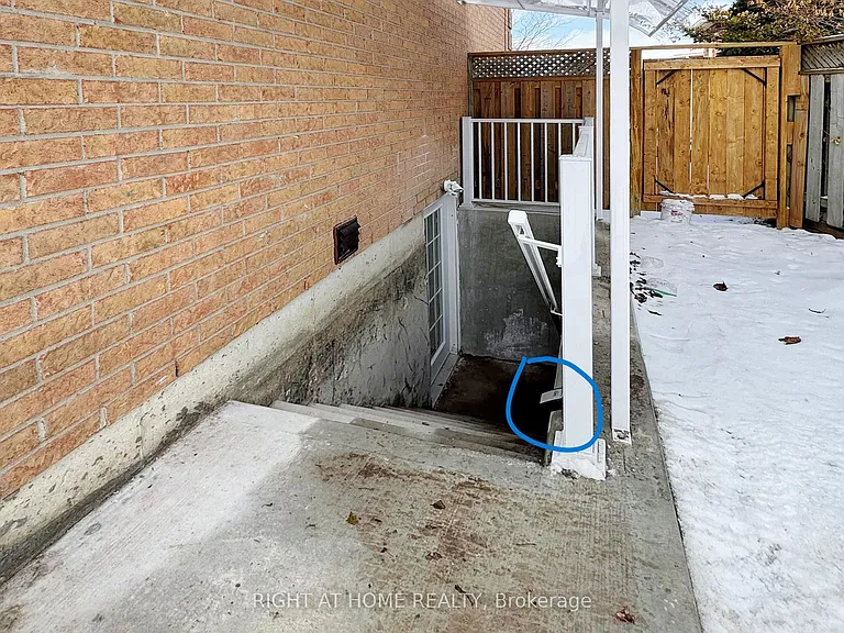 11 Hawker Ct #BASEMENT — Photo 25