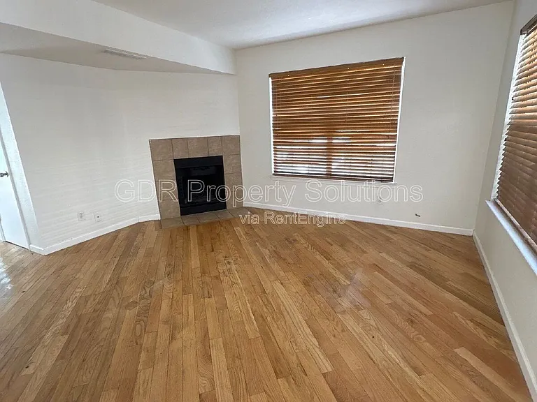 704 Fruit Ave NW — Photo 1
