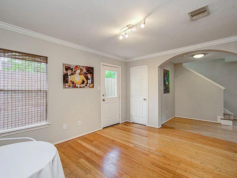 2920 Clay St — Photo 7