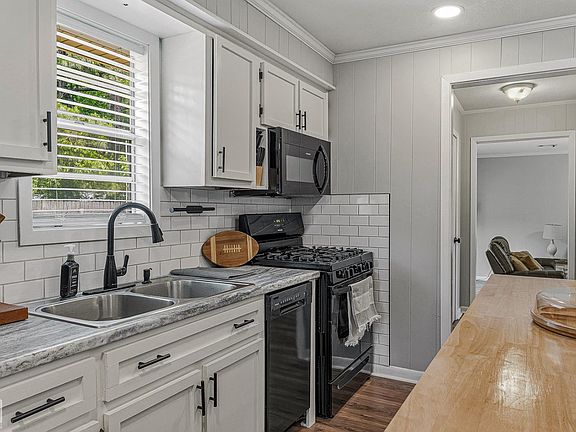 5th image of 807 Olathe St