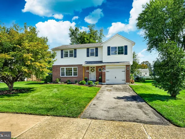 162 Lake Dr, Downingtown, PA 19335