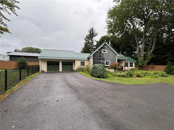 8441 Lummis St, Sodus Pt, NY 14555
