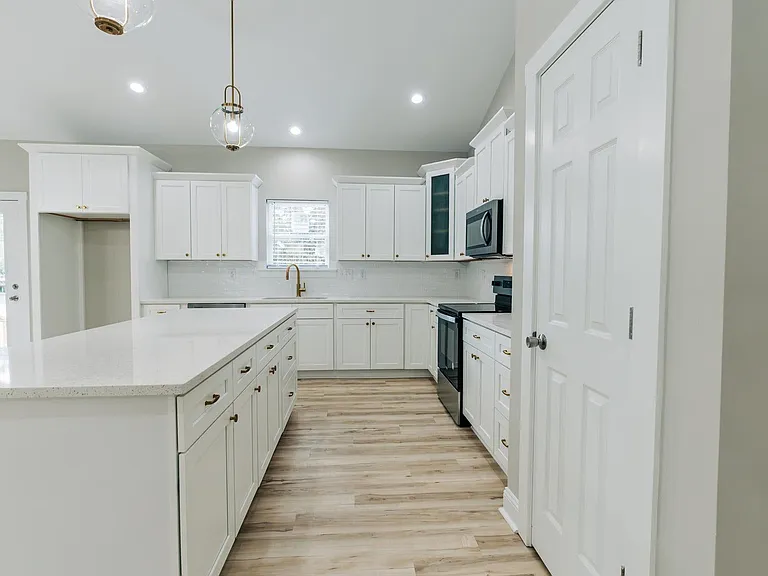 1614 Linstedt Ln — Photo 6