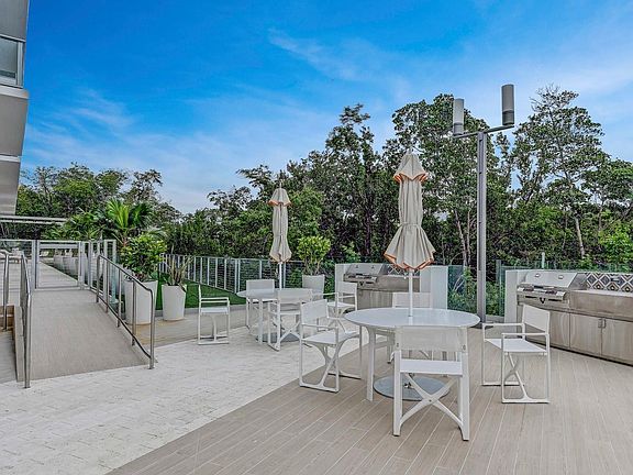 4th image of 16385 Biscayne Blvd Ph 4