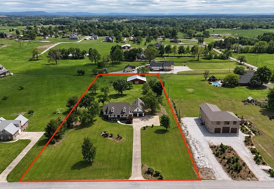 1st image of 2607 Country Ln