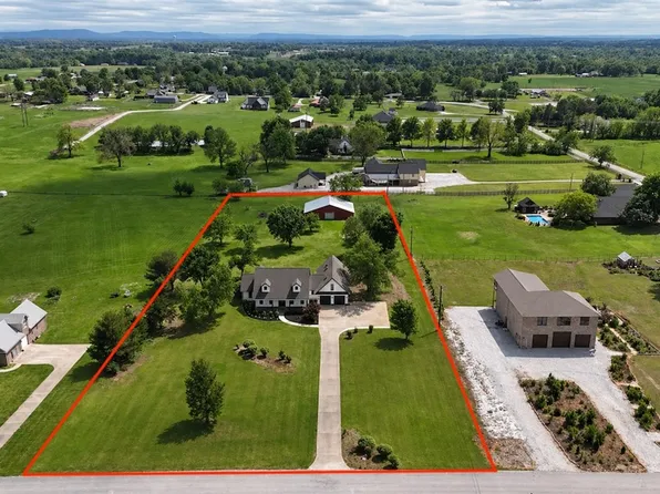 2607 Country Ln, Springdale, AR 72762