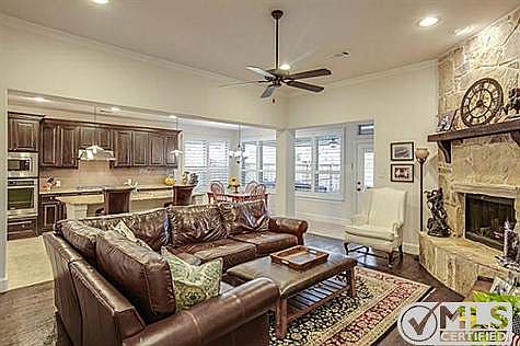 2nd image of 1421 Verbena Ln