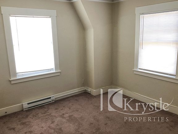 3rd image of 8 Daniels Ave