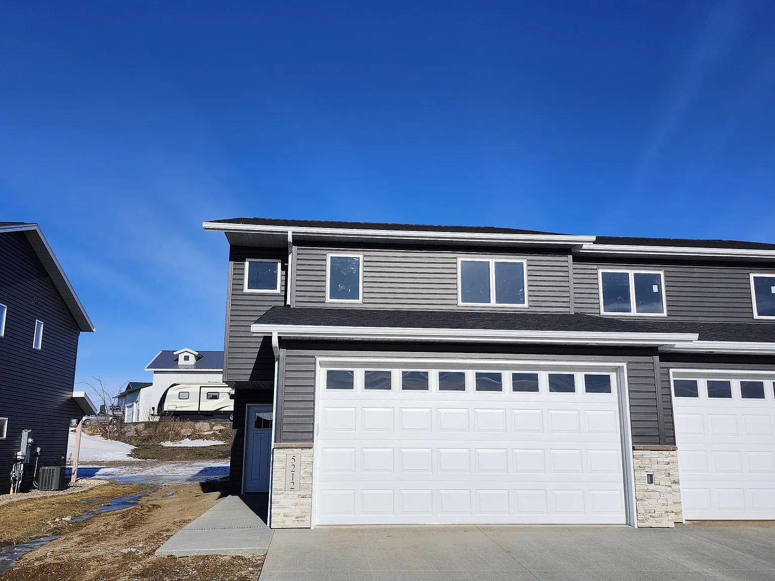 3 bed, 2.5 bath, 1665 sqft, $2,450 — Photo 2