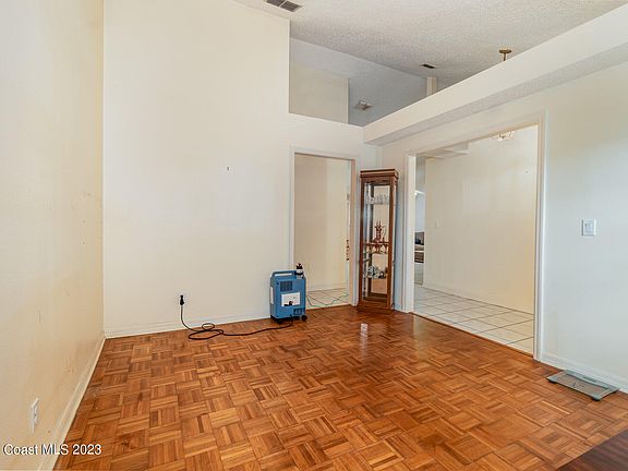 5th image of 1020 Willa Lake Cir