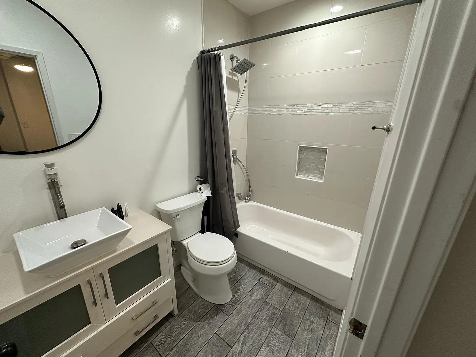 1 bed, 400 sqft, $2,300 — Photo 4