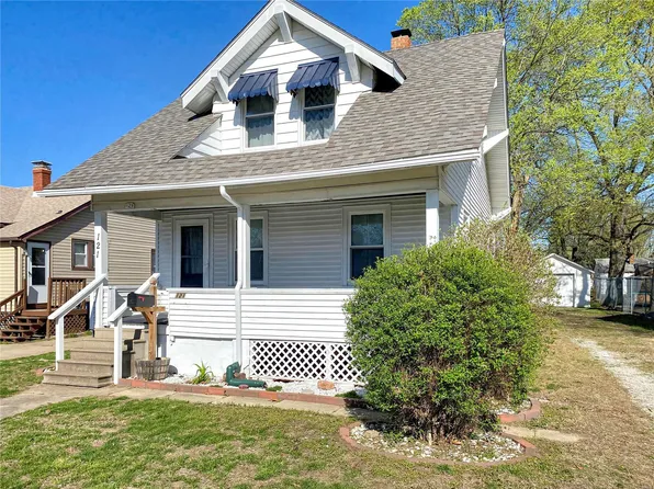 121 S 9th St, Wood River, IL 62095
