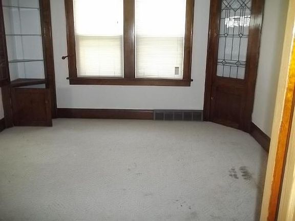 4th image of 9327 Plymouth Ave